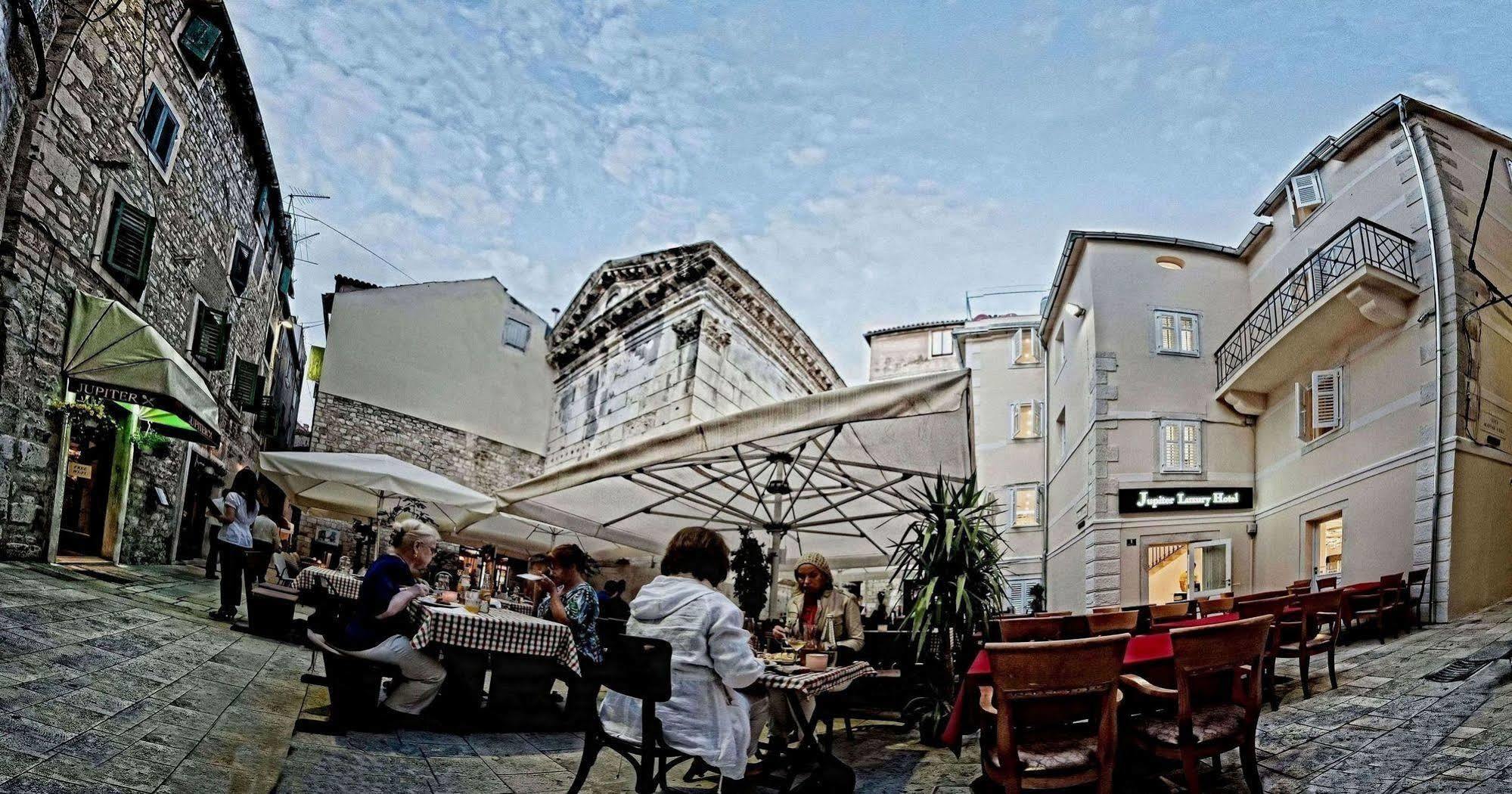 Jupiter Luxury Hotell 4*